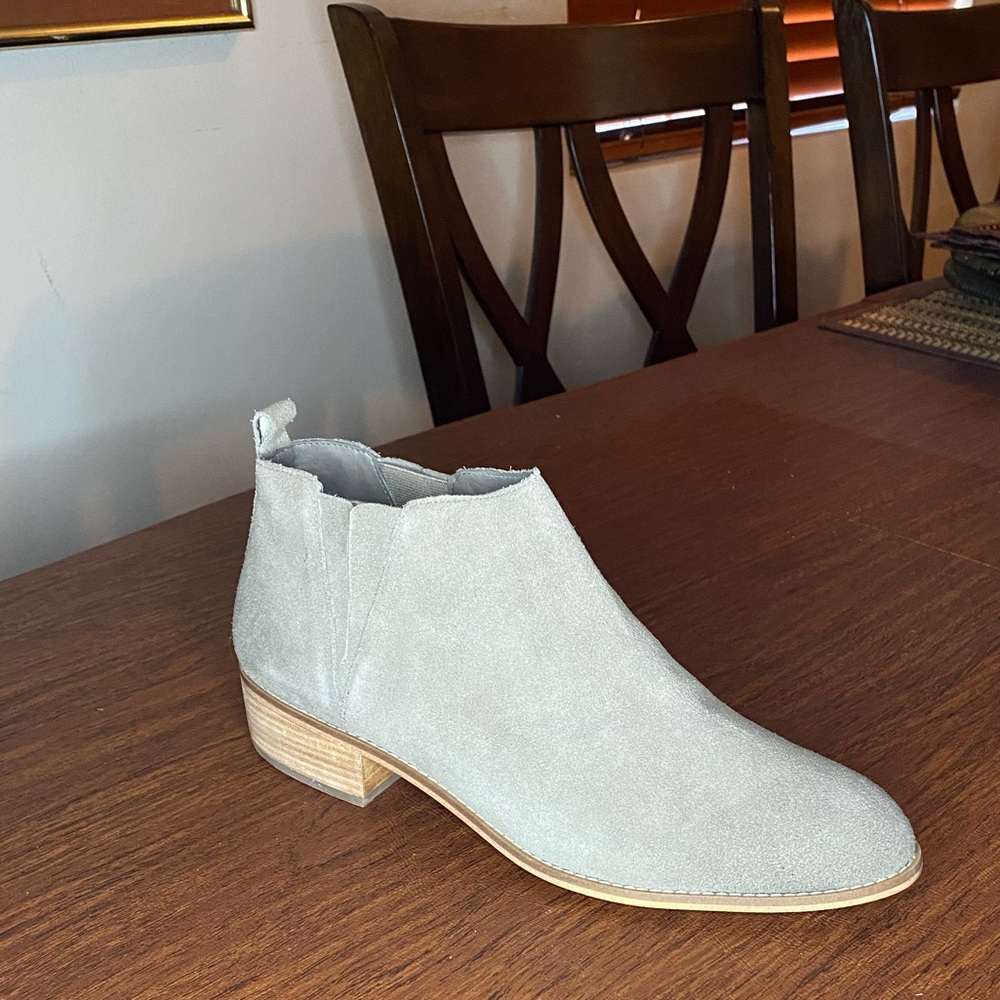 Shoes - Picture 2 of 2